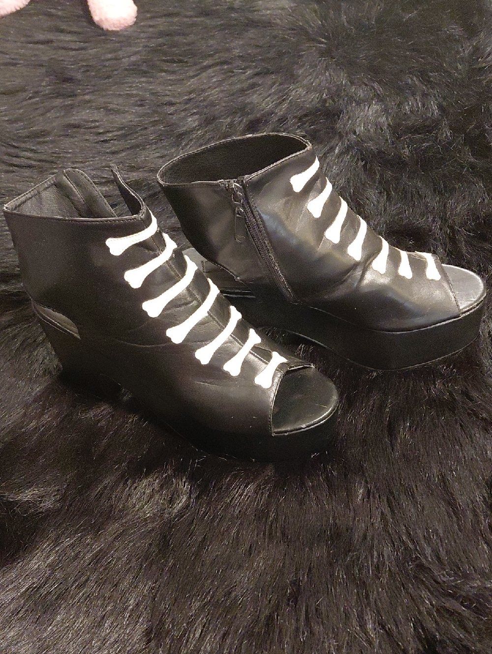 TOO FAST Women’s SZ.11 Black Cutout Platform Peep-Toe Ankle Boots